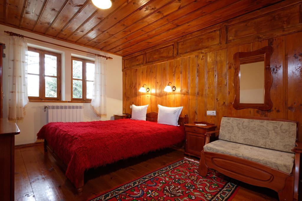 Yovina House Zjeravna Rum bild