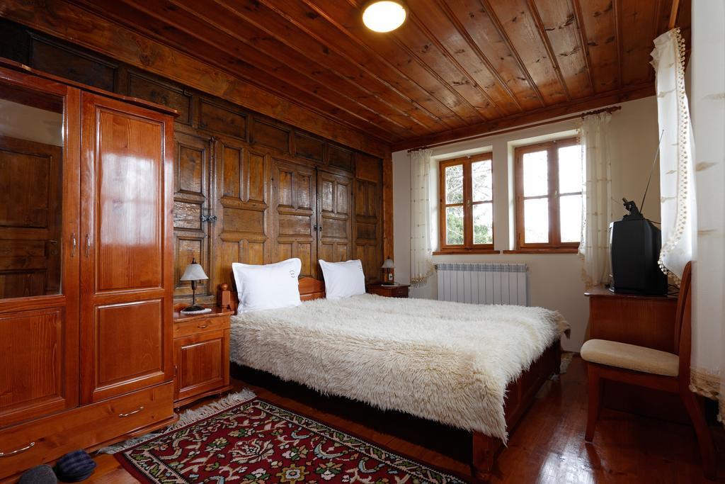 Yovina House Zjeravna Rum bild