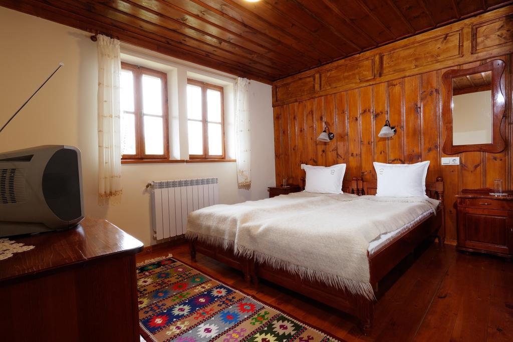 Yovina House Zjeravna Rum bild